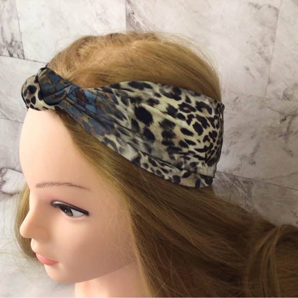 Leopard print top knot turban headband - Picture 5 of 8
